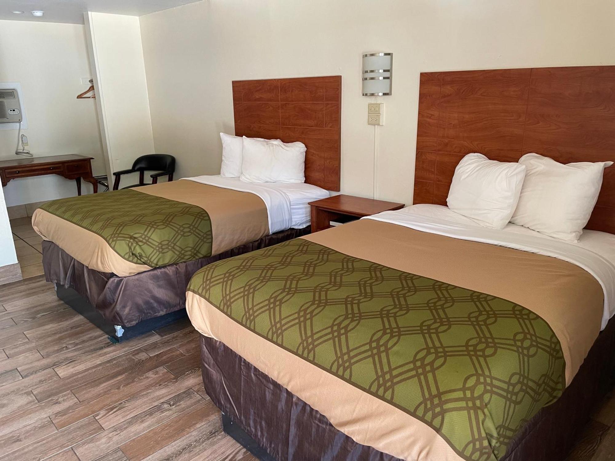 Evergreen Inn And R.V. Winnfield Экстерьер фото