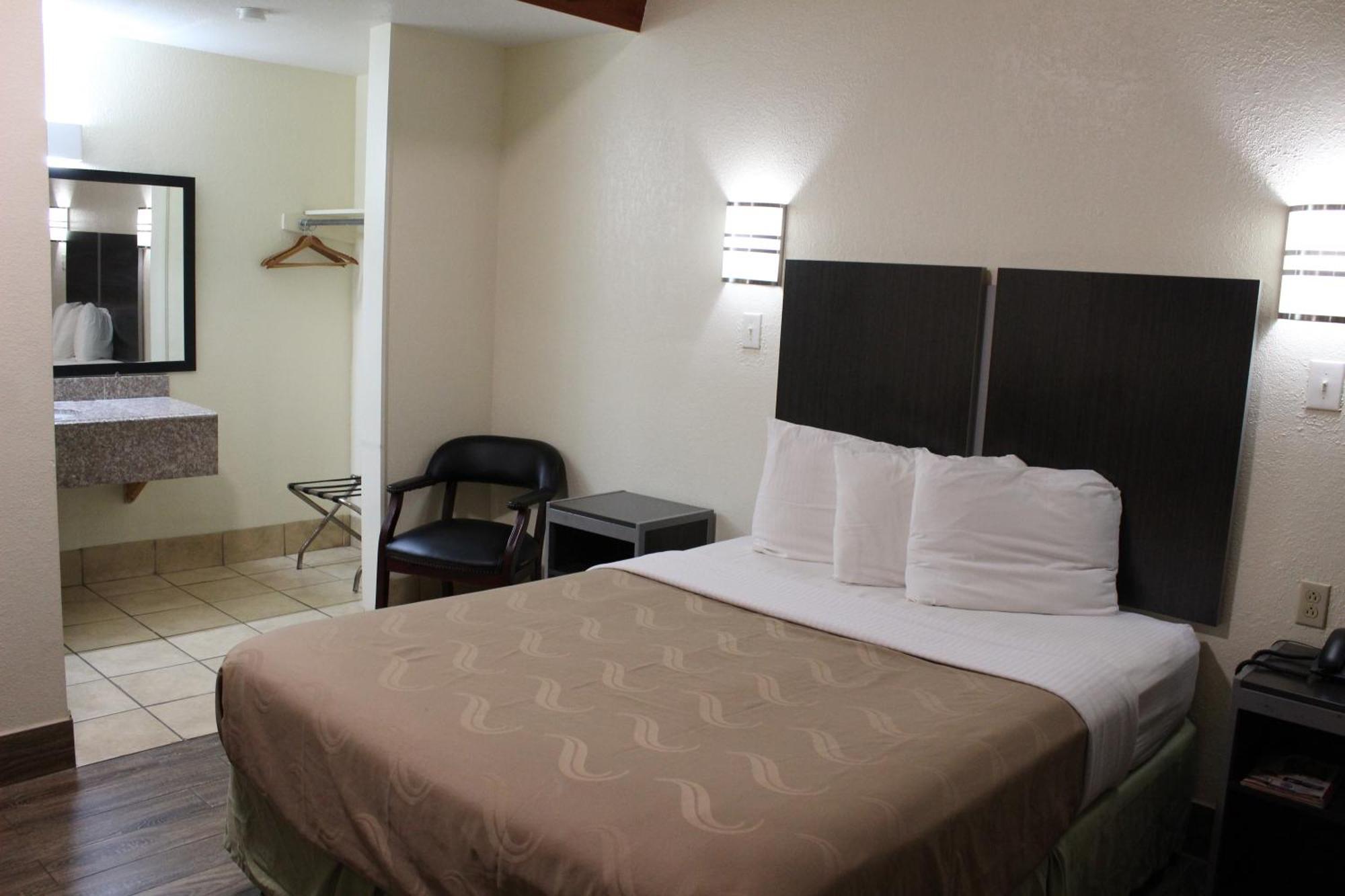 Evergreen Inn And R.V. Winnfield Экстерьер фото